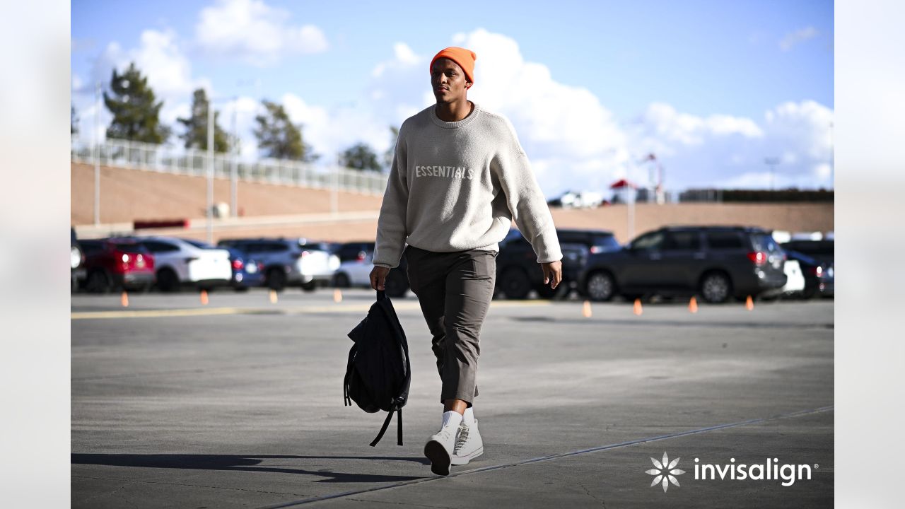 ARRIVAL PHOTOS: Cardinals Arrive For The Patriots Game