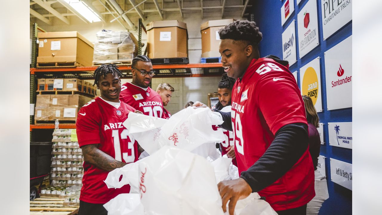 PHOTOS: Rookies Volunteer At United Food Bank