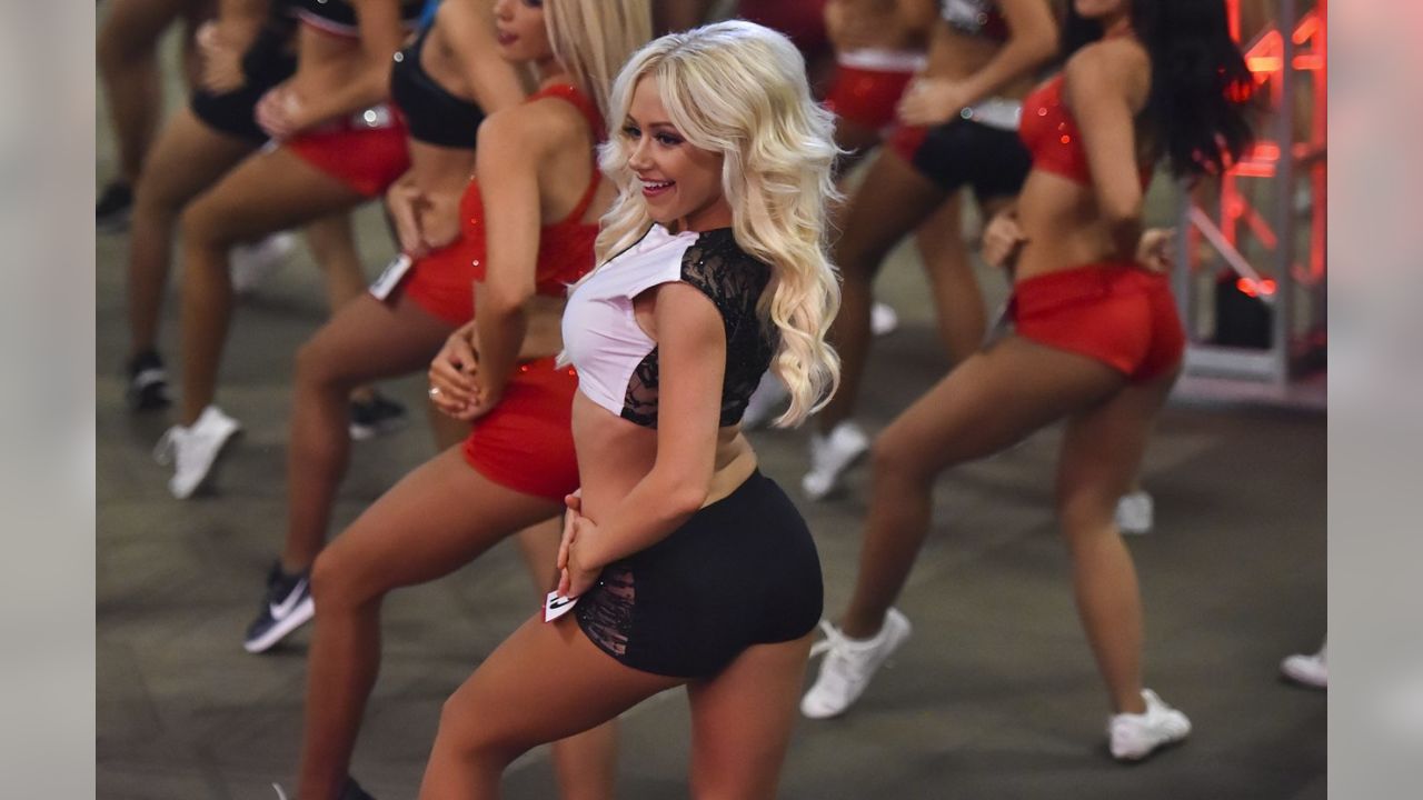 NFL cheerleaders in 2016 season