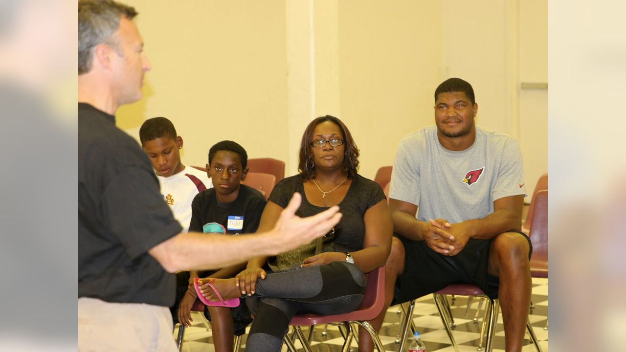 Calais Campbell donates $1.6M - ABC7 New York