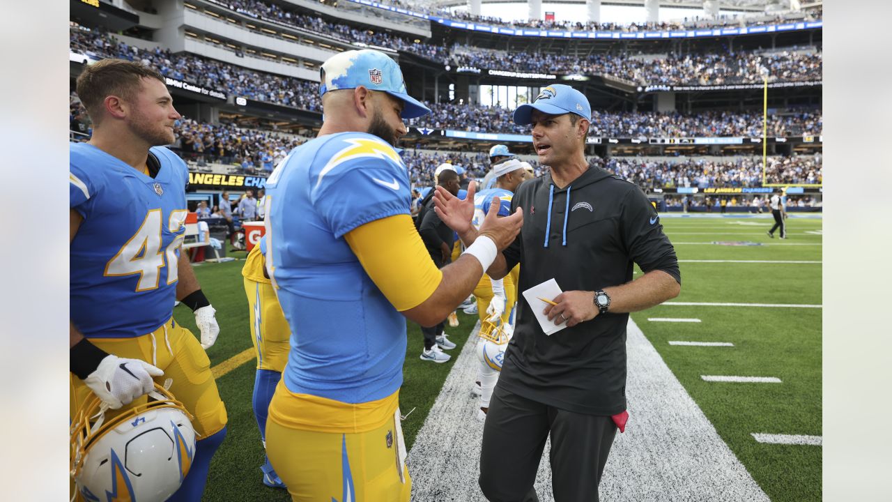 Herbert throws 3 TD passes, Chargers beat Raiders 24-19