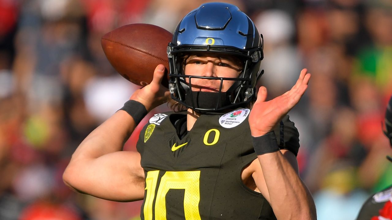 Here's Why Dan Fouts 'Thinks the World' of Justin Herbert