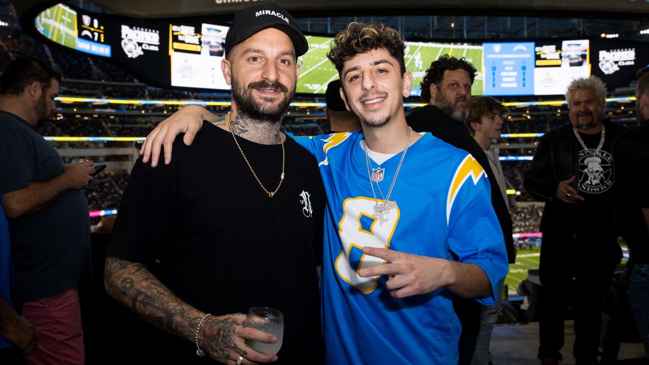 The jersey Nike Dallas Cowboys worn by Post Malone on his account