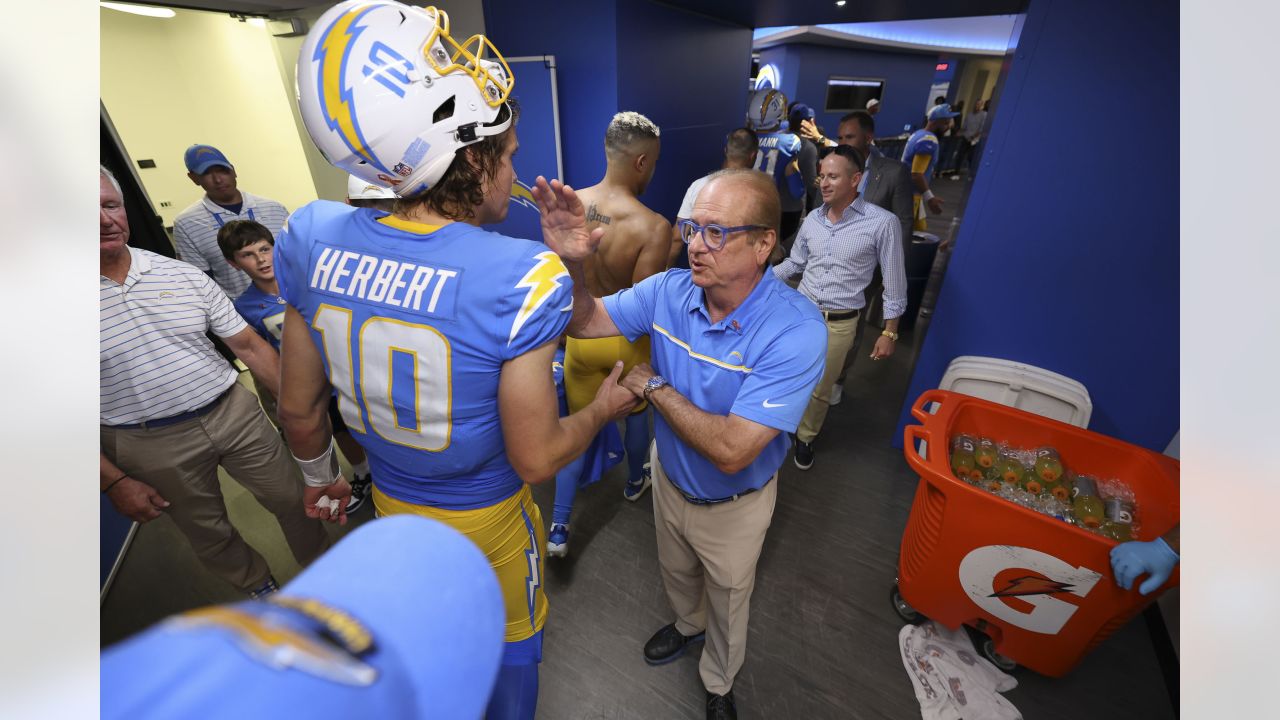 Photos: Bolts Celebrate Week 1 Victory Over Raiders