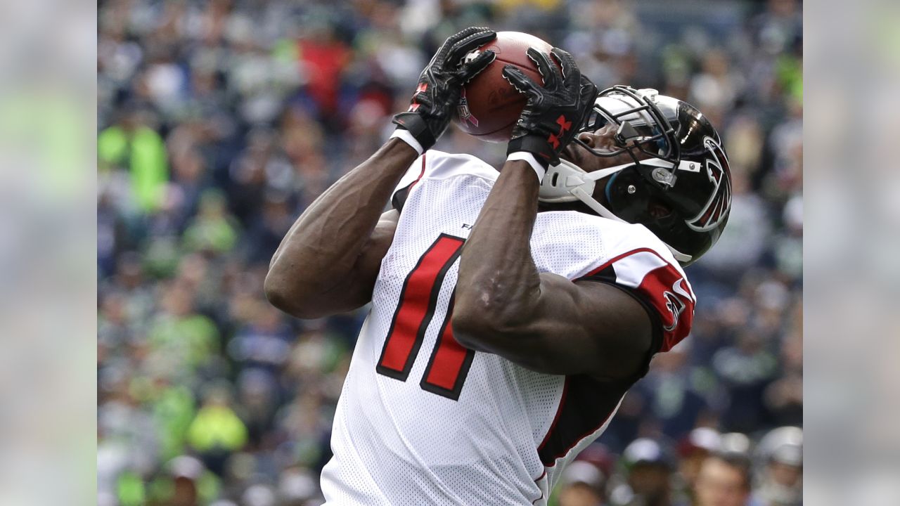 Tennessee Titans' Vic Beasley hype video, first look in two-tone blue