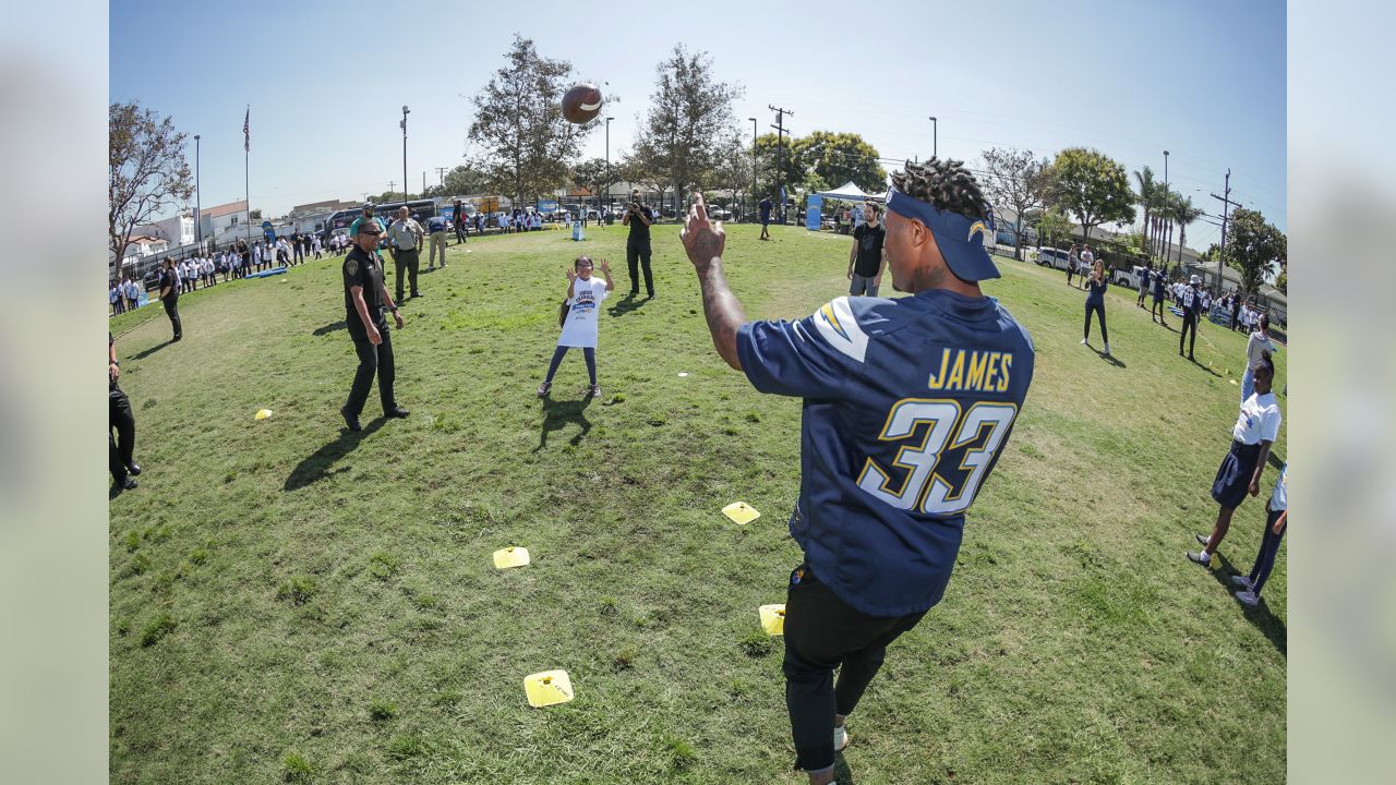 Inglewood students live in their Play 60 moment with Chargers –  News4usonline