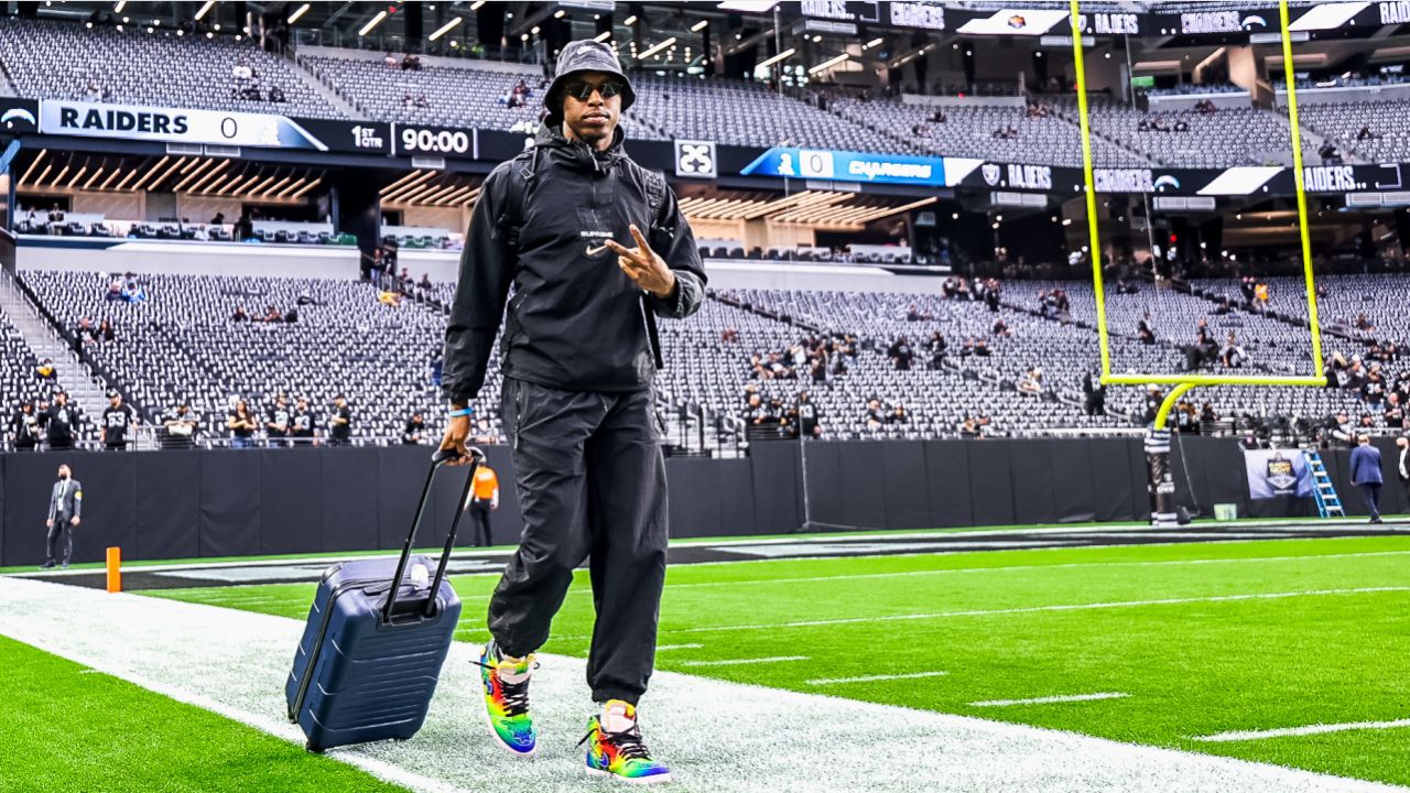 Photos: Bolts Roll Into Allegiant Stadium for SNF