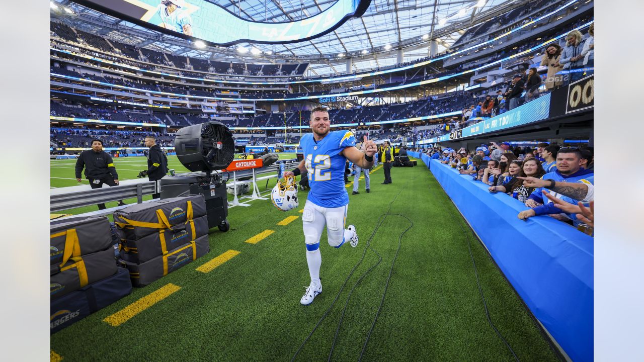 Photos: Bolts Celebrate Week 17 Victory Over Rams