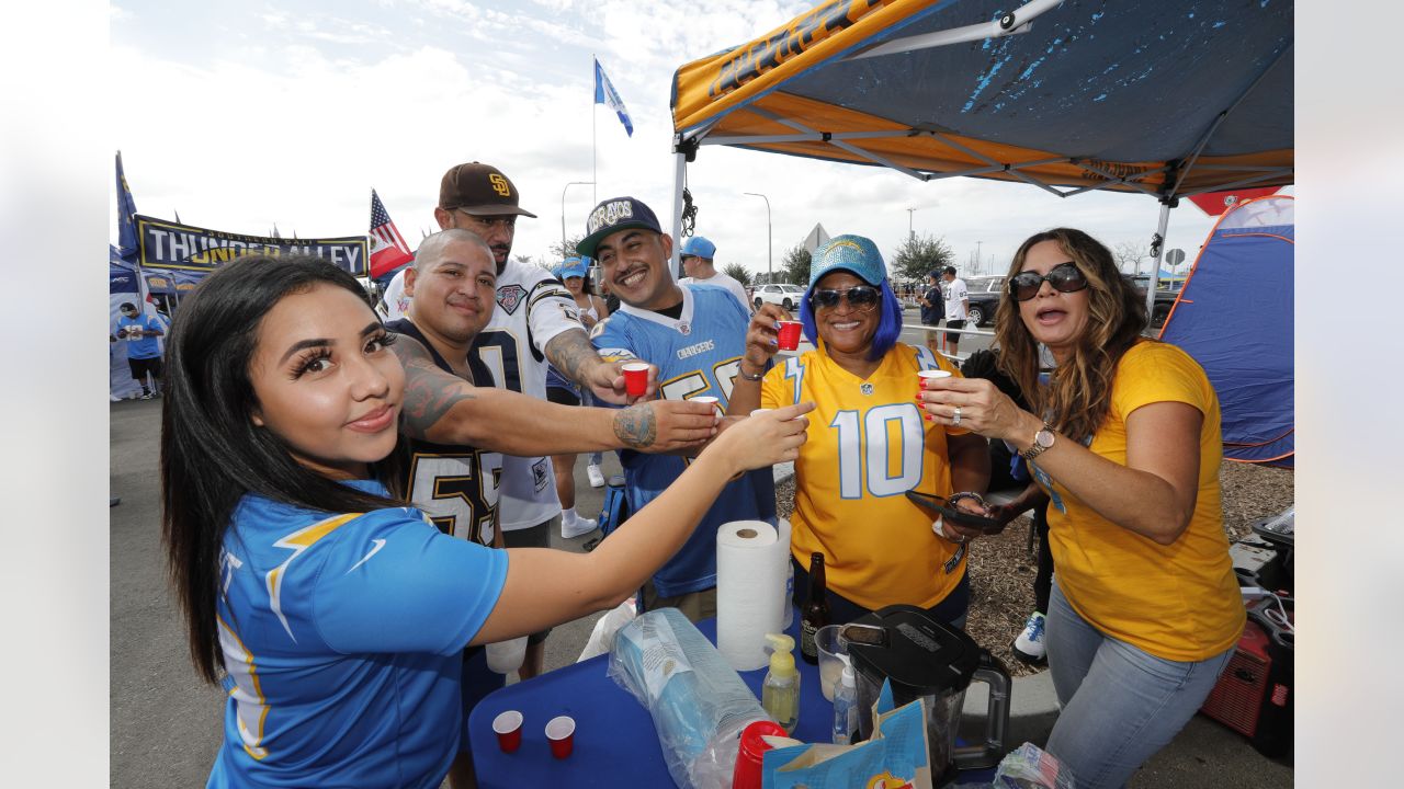 ⚡️Bolt Daddy⚡️So Fi Chargers Tailgate series MNF Broncos 10/17