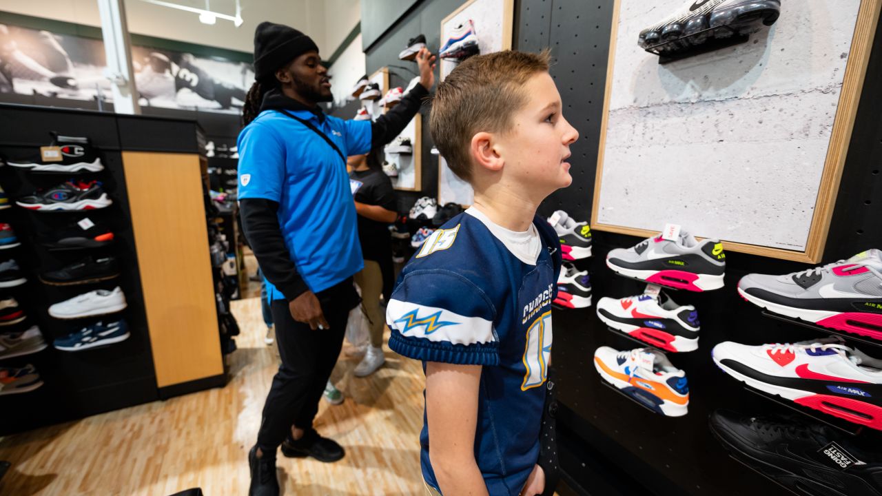 Photos: Hayward Jr. Surprises Kids with Holiday Shopping Spree