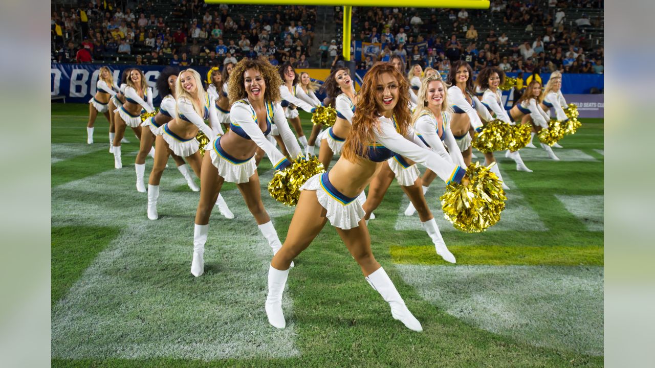 Chargers cheerleaders hi-res stock photography and images - Page 2