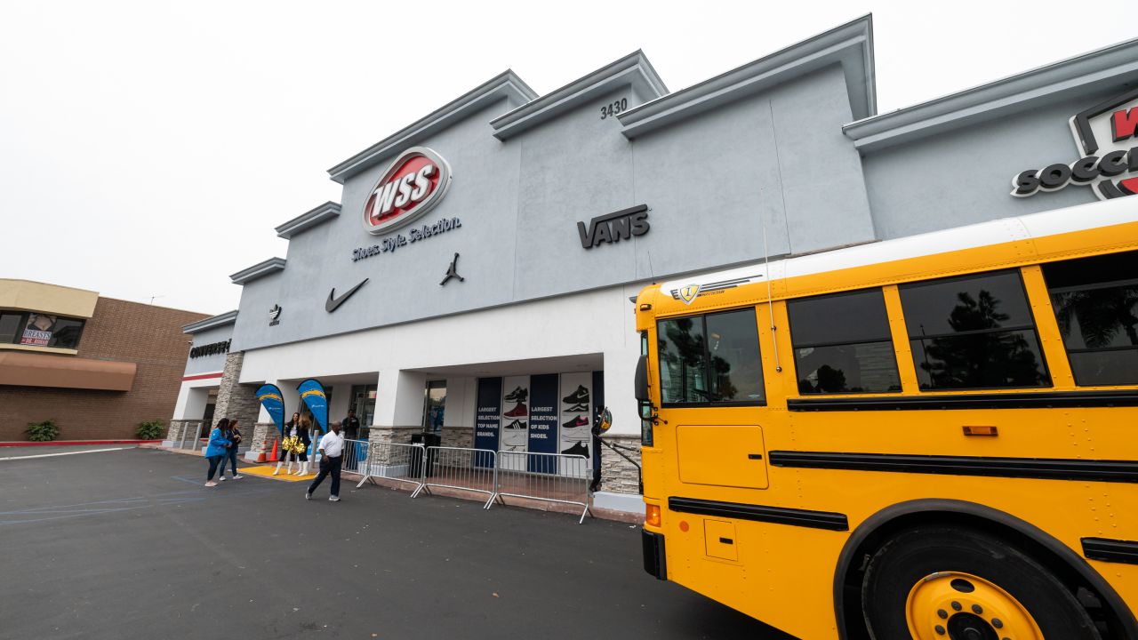 Chargers players join Santa Ana elementary school students for shoe  giveaway – Orange County Register