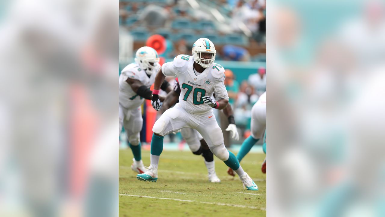 SEP 13, 2015 : Miami Dolphins cornerback Bobby McCain (28) warms