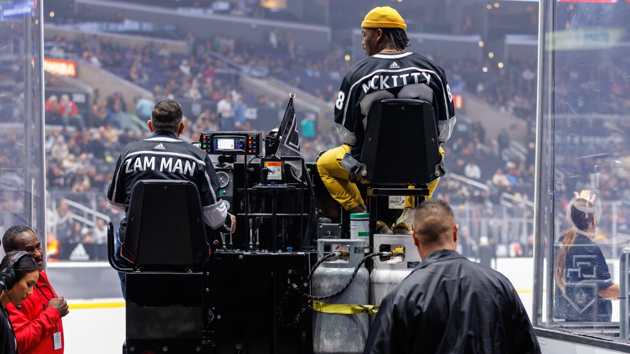 LA Kings - LA Kings x Los Angeles Chargers Night is back at Crypto.com  Arena on November 30th! 🏈 Cop your ticket to the game and cobranded Justin  Herbert jersey→ LAKings.com/Chargers. #BoltUp #