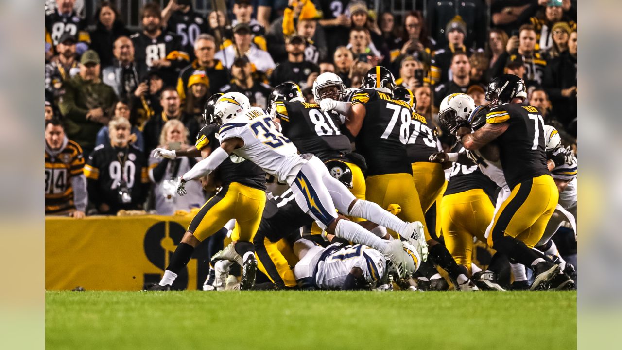 Steelers blow big lead, lose to Chargers, 33-30