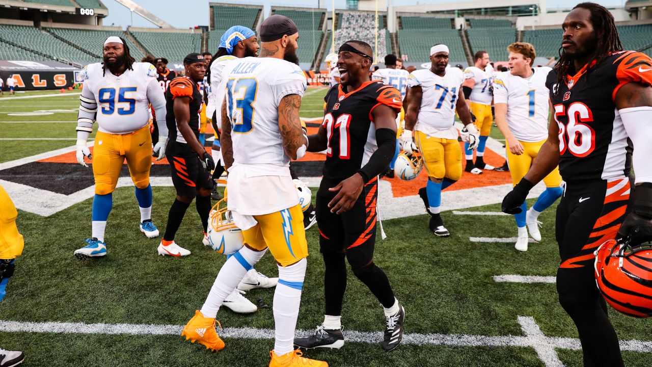 Photos: Bolts Celebrate Week 1 Victory Over Raiders