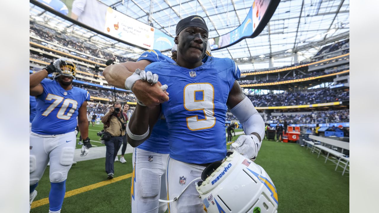 Photos: Bolts Celebrate Week 1 Victory Over Raiders