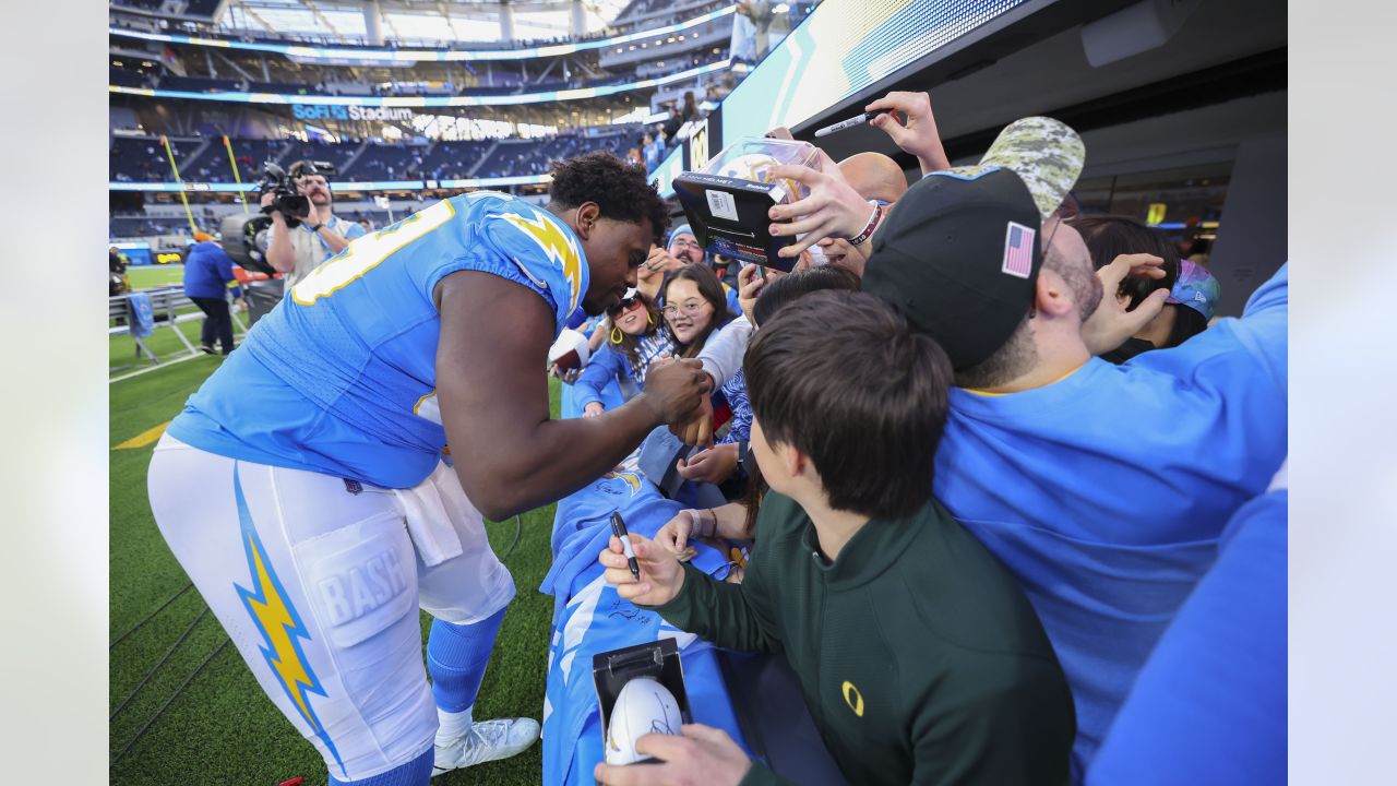 Photos: Bolts Celebrate Week 17 Victory Over Rams