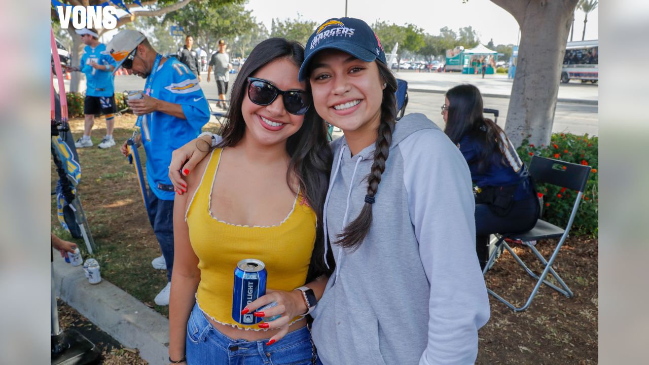 walking threw Tailgate at SoFi Raiders vs Chargers 