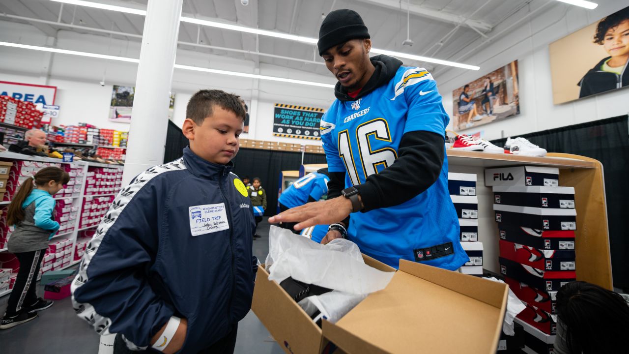 Chargers players join Santa Ana elementary school students for shoe  giveaway – Orange County Register