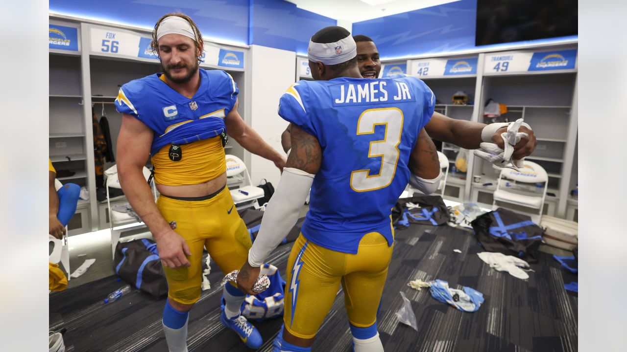 Photos: Bolts Celebrate Week 1 Victory Over Raiders