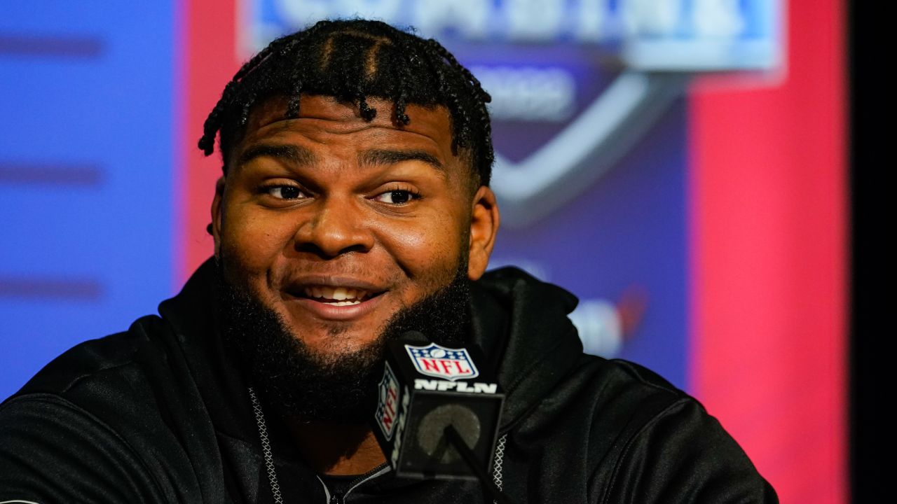 Chargers sign first 2022 draft pick, inking sixth-round OL Jamaree