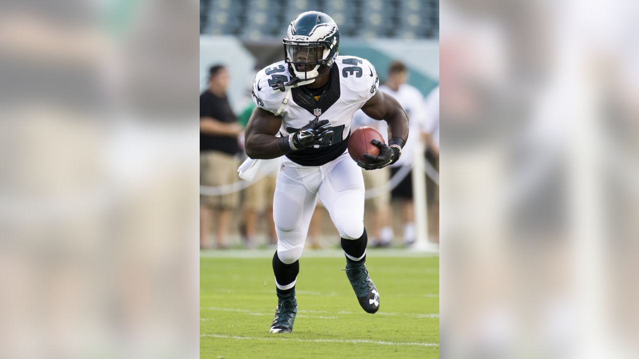 Bucs Add RB Kenjon Barner to Practice Squad Protected List