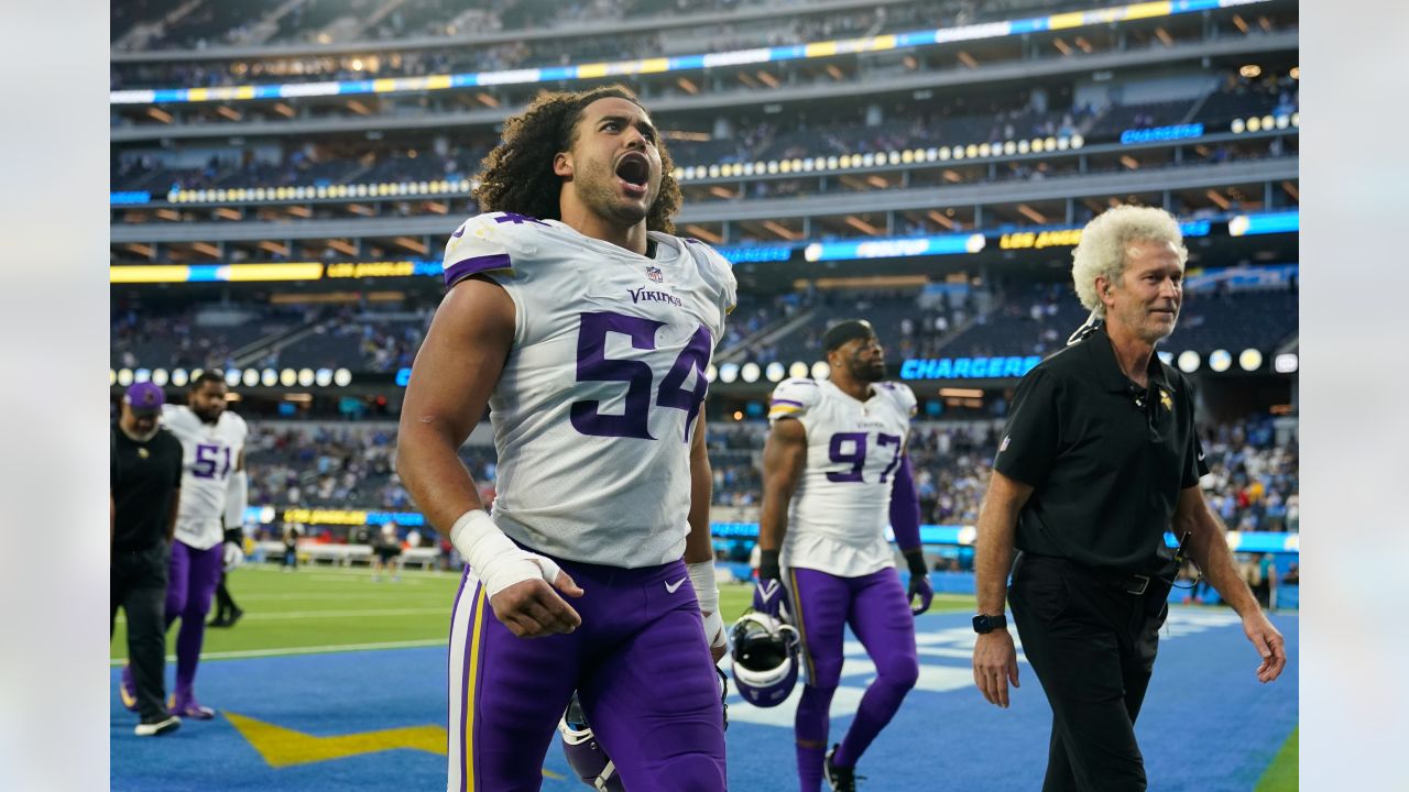 Los Angeles Chargers Sign All-Pro Linebacker Eric Kendricks