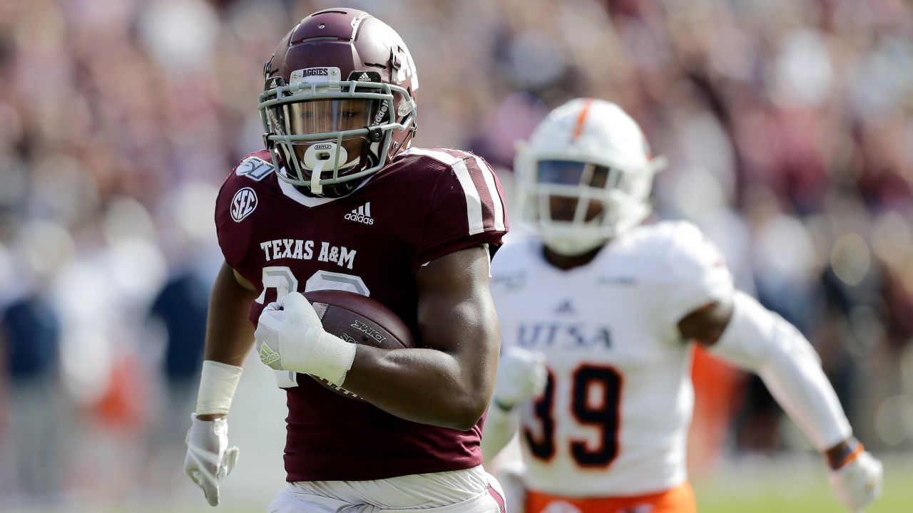 Isaiah Spiller Followed in His Father's Texas A&M Footsteps, Now He's  Taking On the NFL - FanBuzz