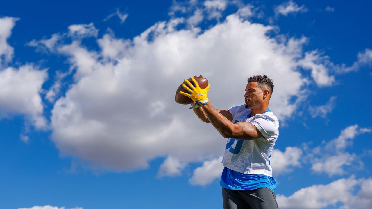 Los Angeles Chargers running back Isaiah Spiller (28) against the Denver  Broncos of an NFL football game Sunday, January 8, 2023, in Denver. (AP  Photo/Bart Young Stock Photo - Alamy