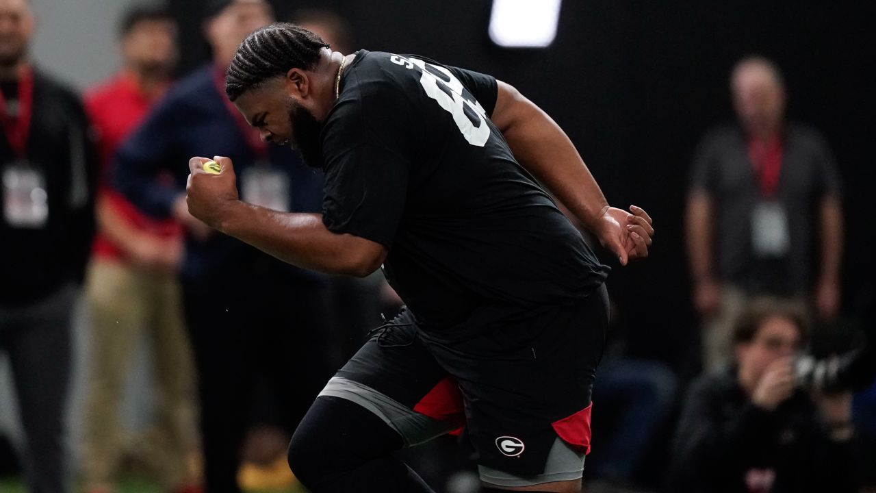 Chargers sign first 2022 draft pick, inking sixth-round OL Jamaree