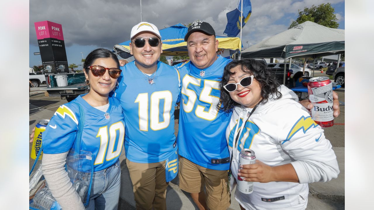 Las Vegas Raiders at Los Angeles Chargers tickets in Inglewood at SoFi  Stadium on Sun, Oct 1, 2023 - 1:05PM