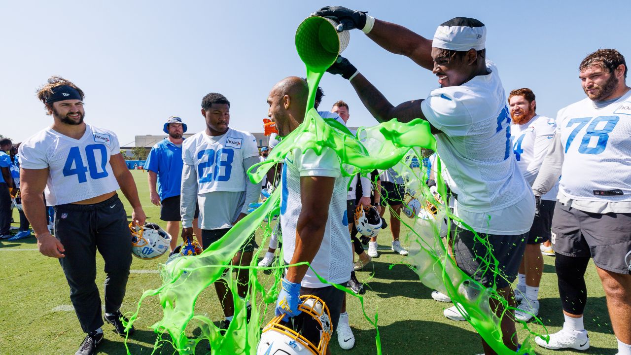 QB Justin Herbert is Awarded Nickelodeon Slimetime NVP Award