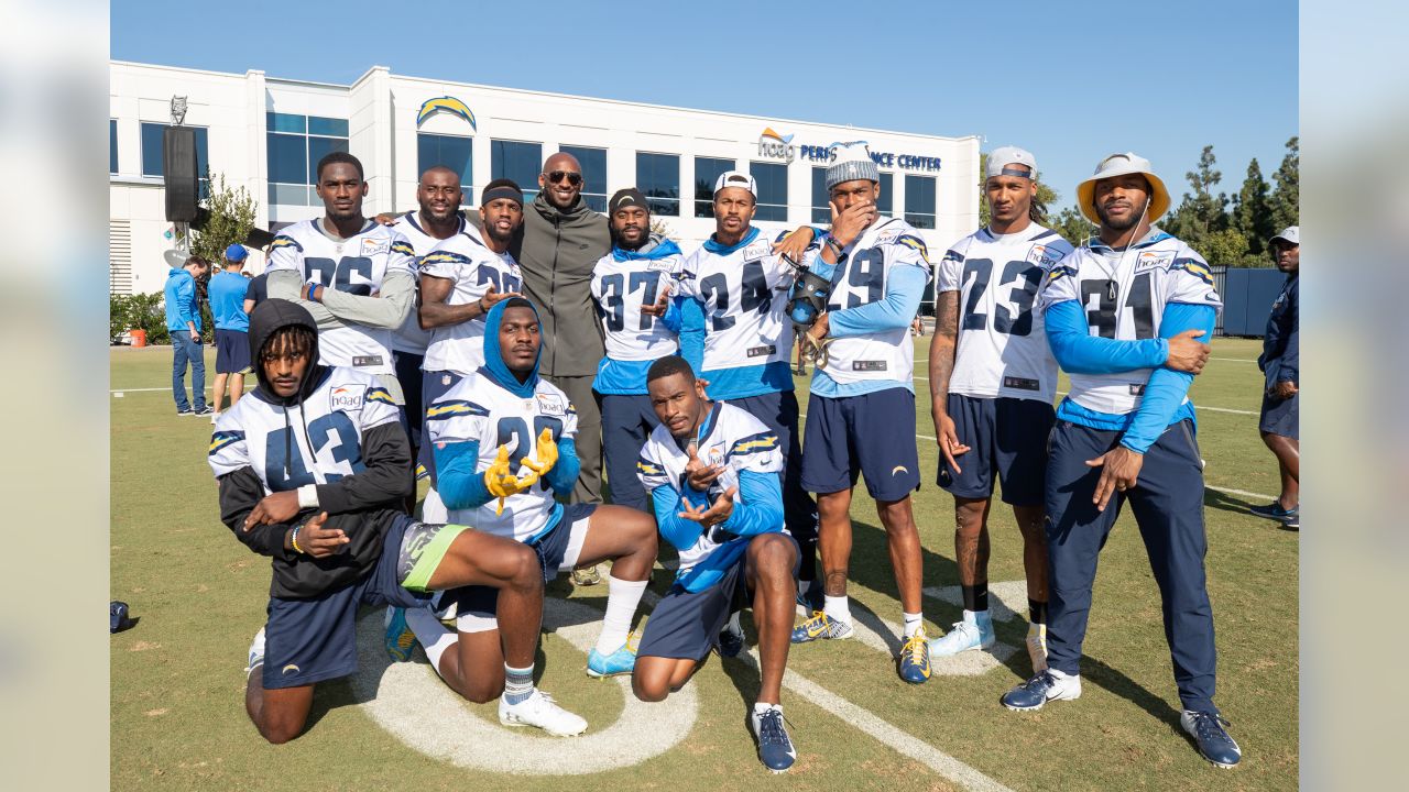 Kobe Bryant Pays an Inspirational Visit to the Chargers