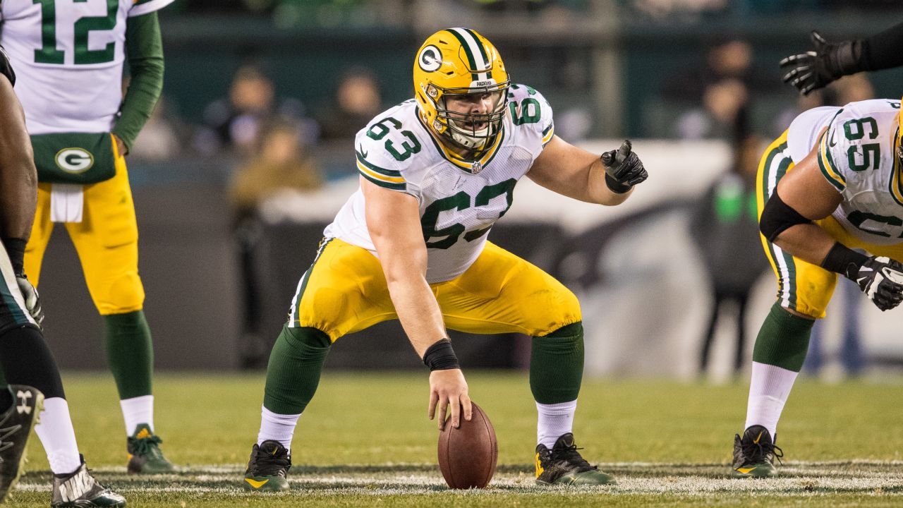 Chargers News: ESPN gives Corey Linsley signing a 'B-' - Bolts