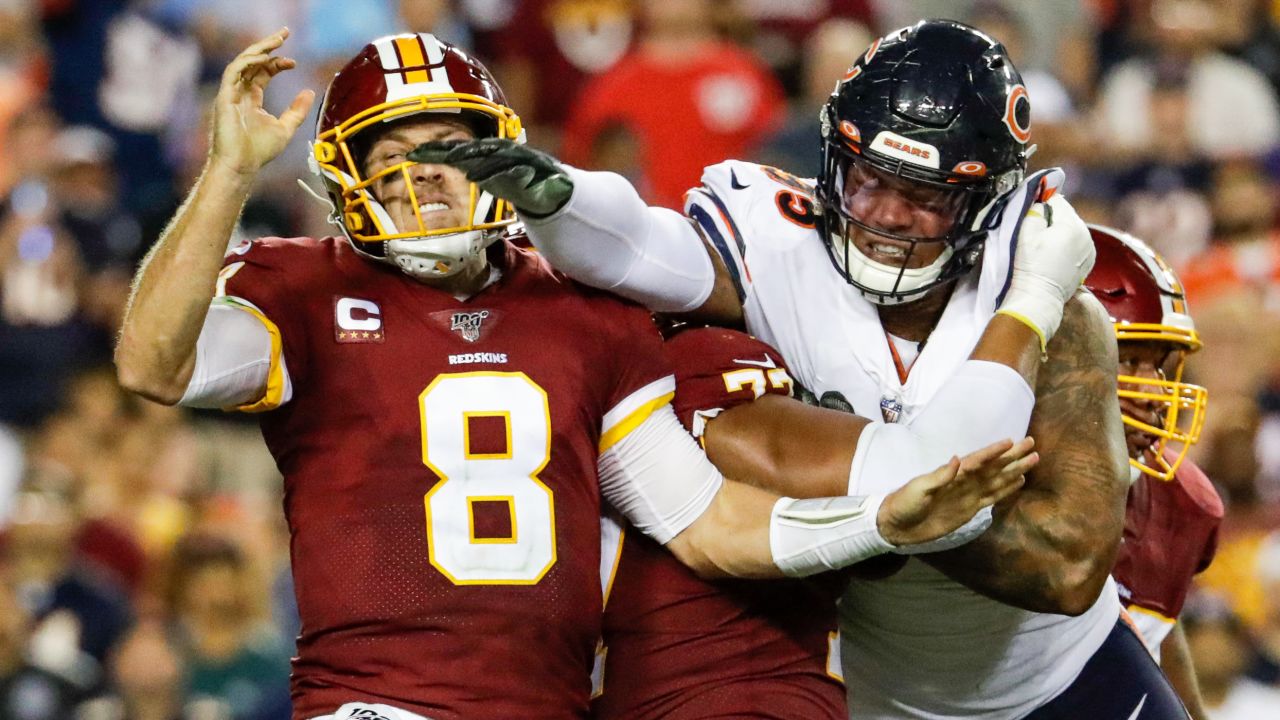 Chicago Bears outside linebacker Khalil Mack (52) celebrates after sacking  Las Vegas Raiders qu …