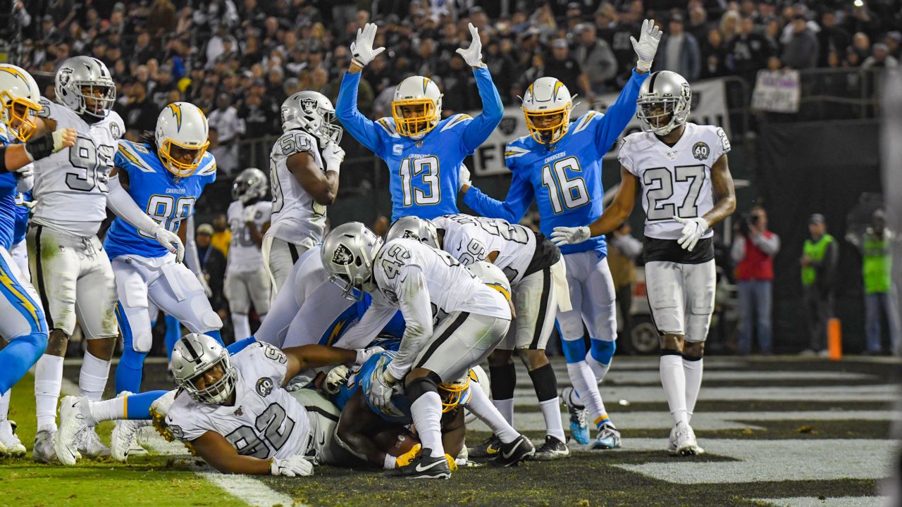 Los Angeles Chargers running back Melvin Gordon (28) runs the ball against  the Oakland Raiders during an NFL football game Sunday, Nov. 11, 2018, in  Oakland, CA. The Chargers won 20-6. (Daniel