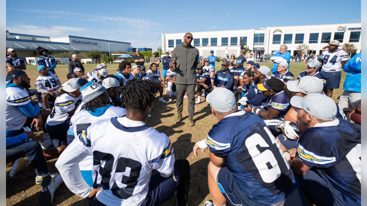 Kobe Bryant Pays an Inspirational Visit to the Chargers