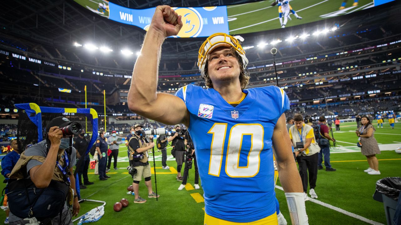 20,757 Chargers Qb Stock Photos, High-Res Pictures, and Images