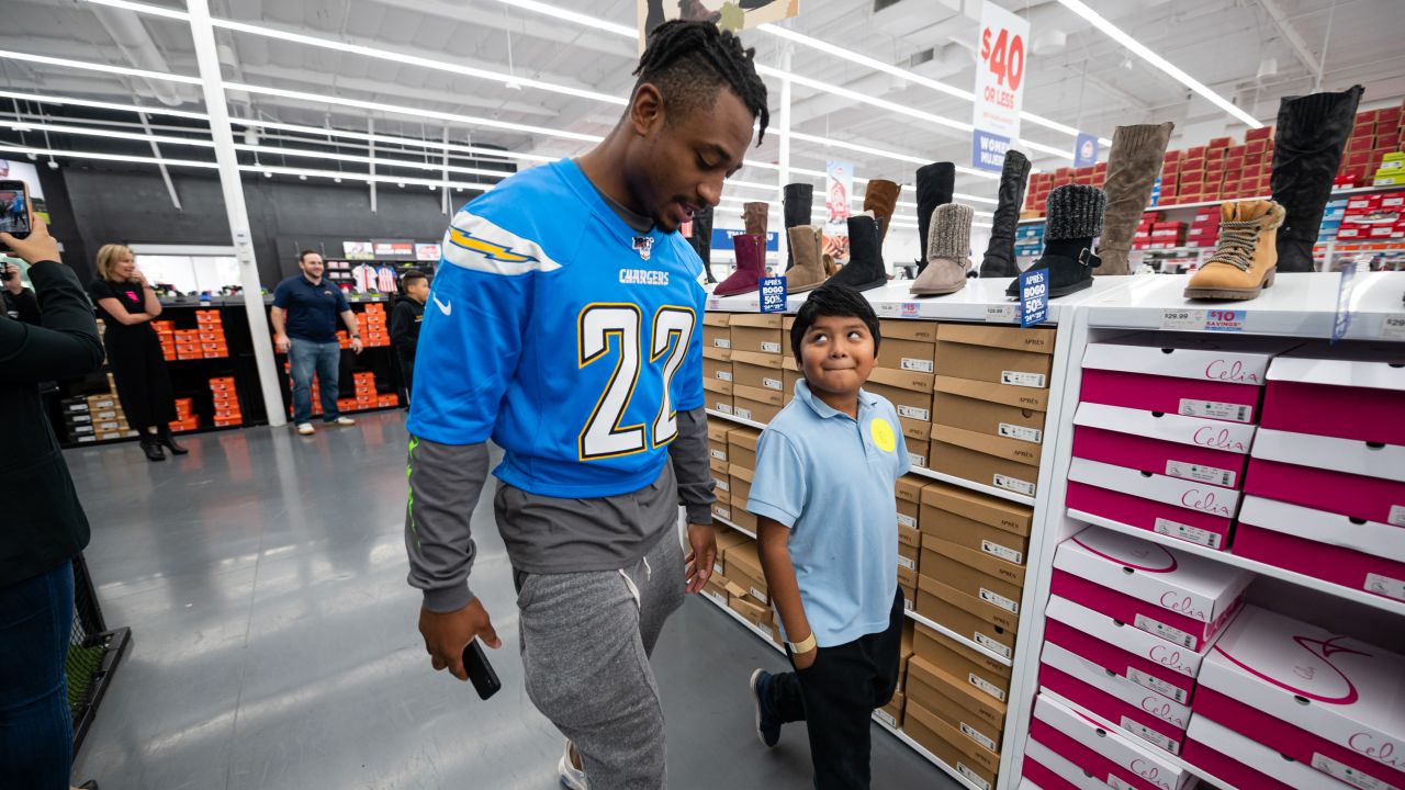 Chargers players join Santa Ana elementary school students for shoe  giveaway – Orange County Register