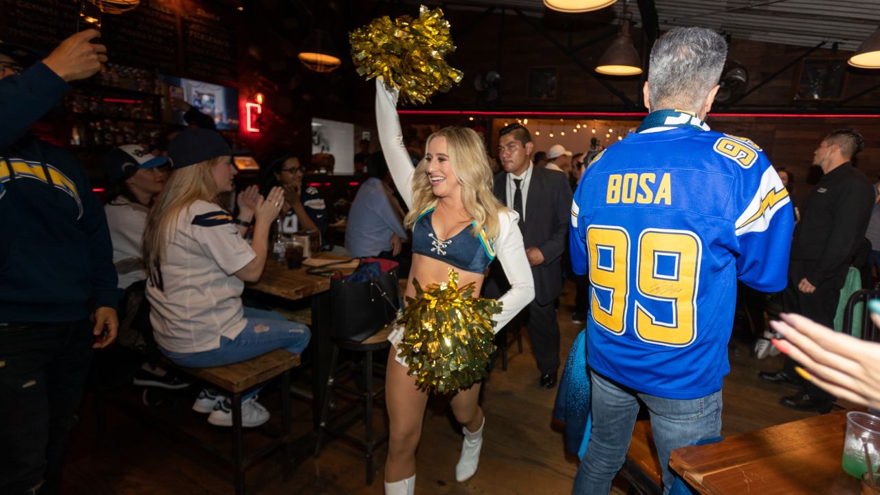 PHOTOS: Cheerleaders Go To Mexico City