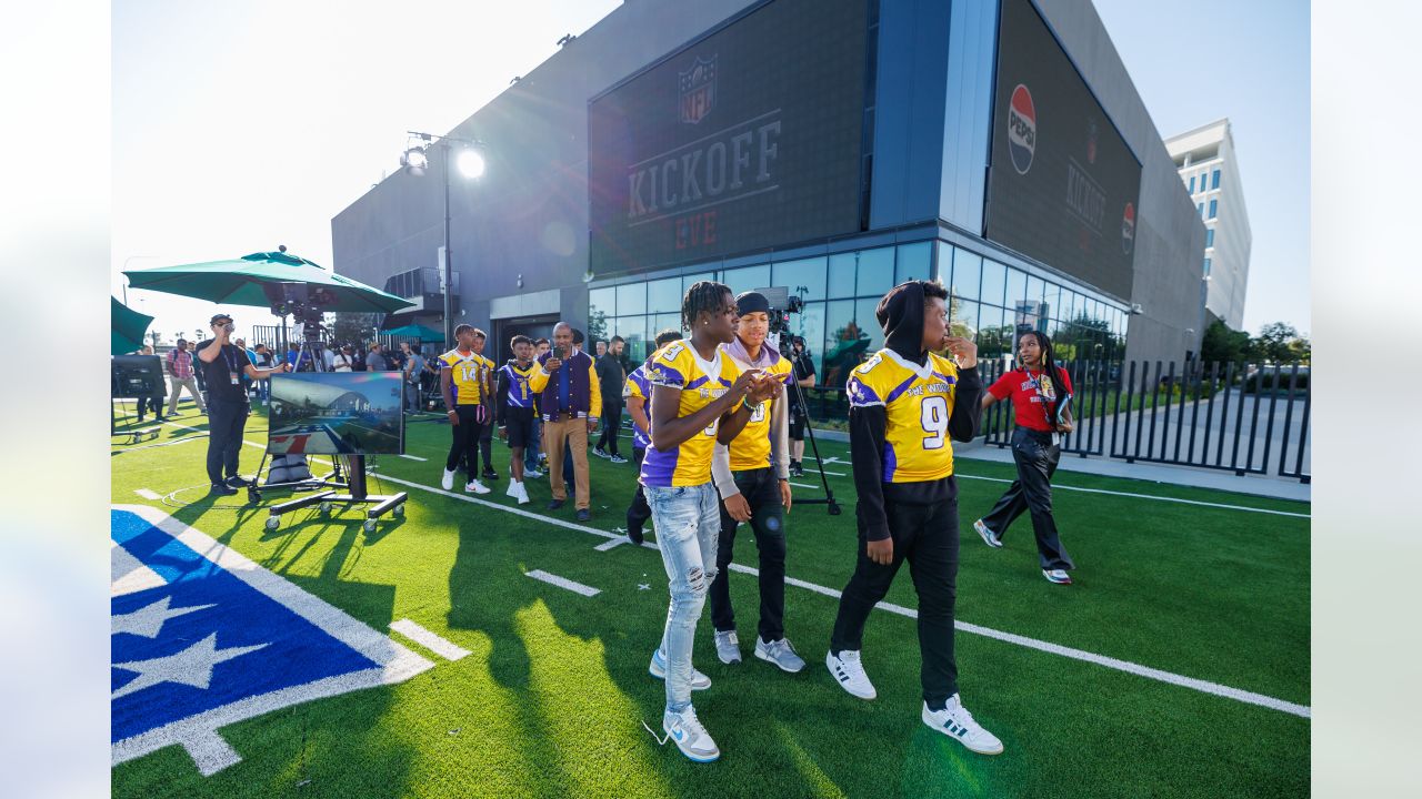 Chargers Host Youth Football Teams at NFL Network