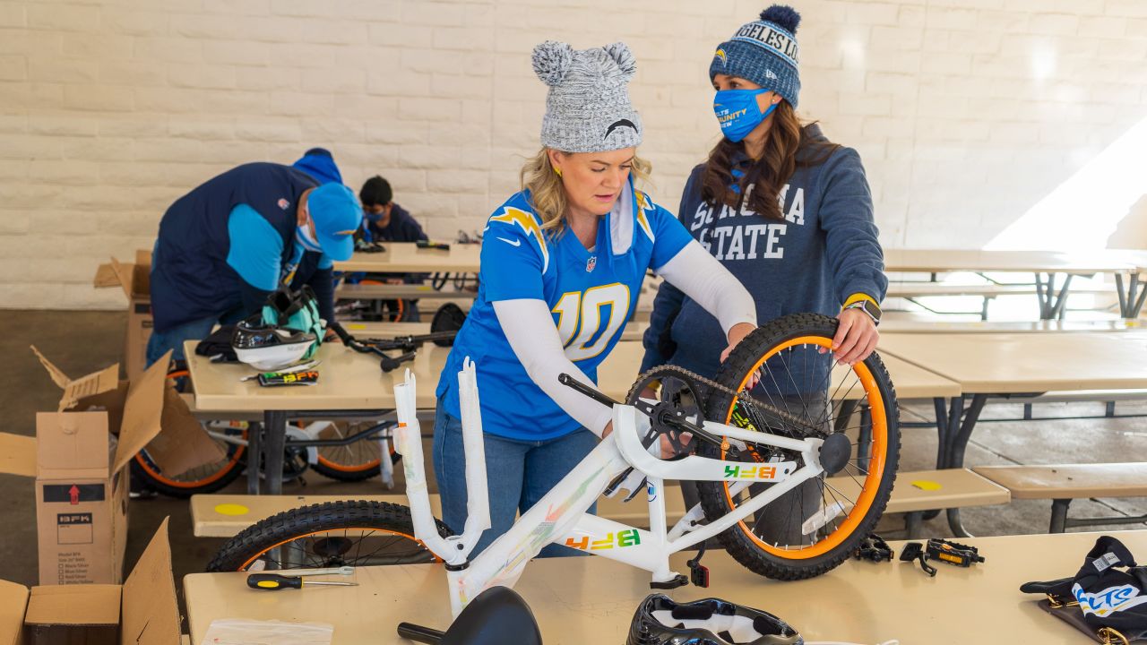 LaDainian Tomlinson And Antonio Gates Gift Bikes To Over 150 Kids