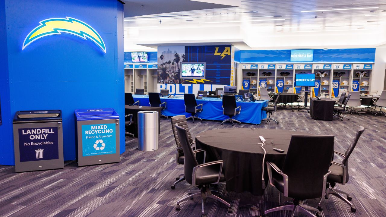 Twitter 上的Los Angeles Chargers：DRAFT⚡️FEST = DRAFT HEADQUARTERS we'll be  making our first round pick live from the ̶l̶o̶c̶k̶e̶r̶ ̶ war room at  @sofistadium!! get ur free tix »    /