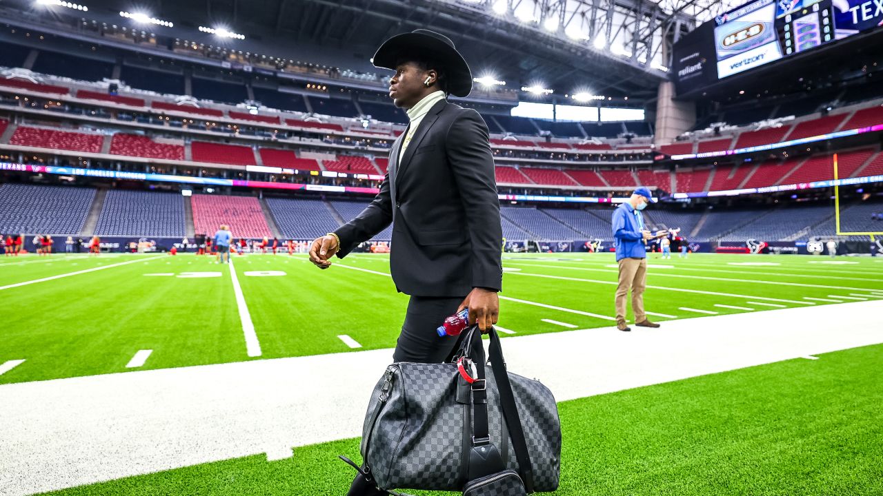 Photos: Bolts Roll Into NRG Stadium