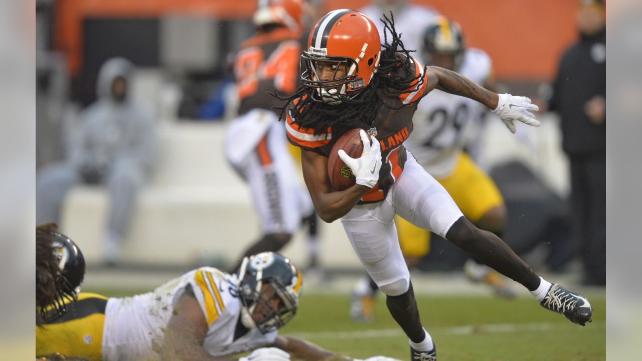 Los Angeles Chargers Travis Benjamin runs in for a touchdown