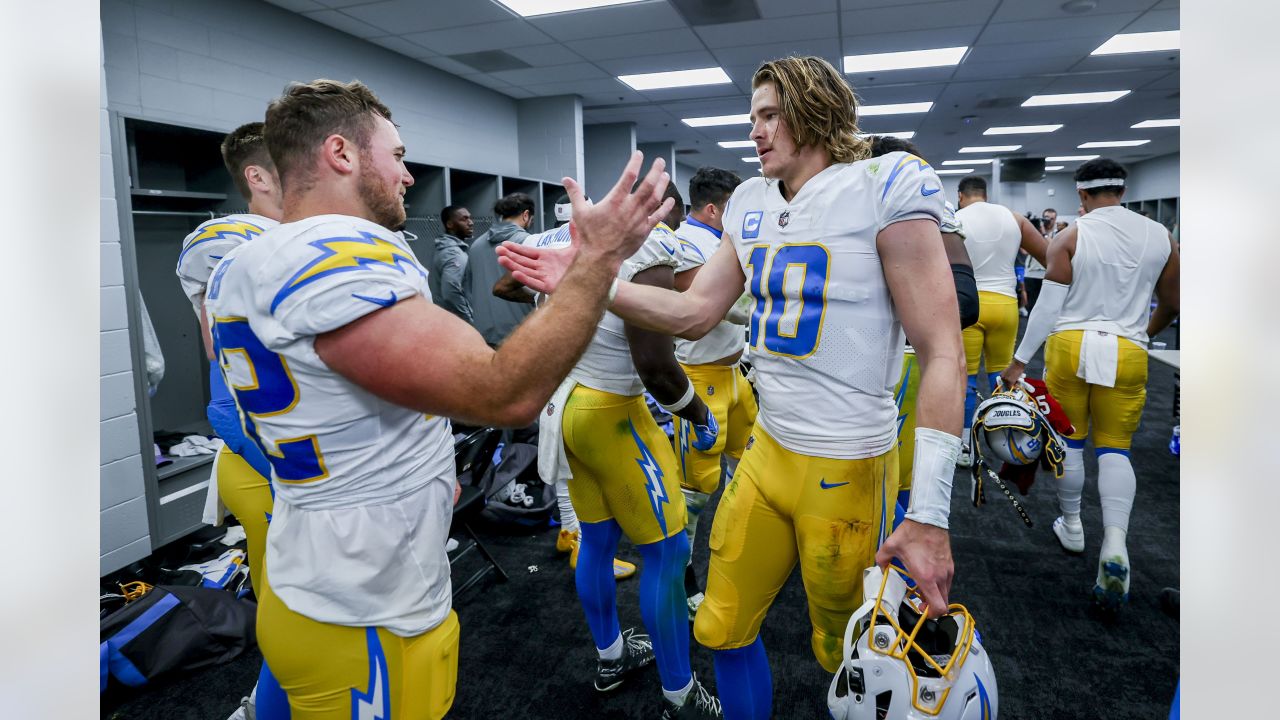 Photos: Bolts Celebrate Win in Arizona