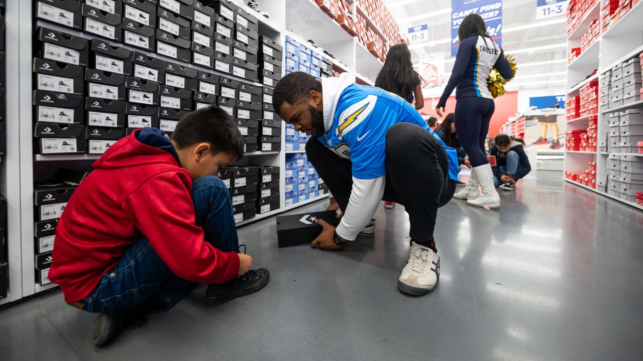 Chargers players join Santa Ana elementary school students for shoe  giveaway – Orange County Register