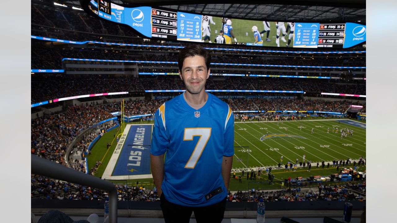 Josh Peck, Noah Beck & More Show Up for Bolts MNF