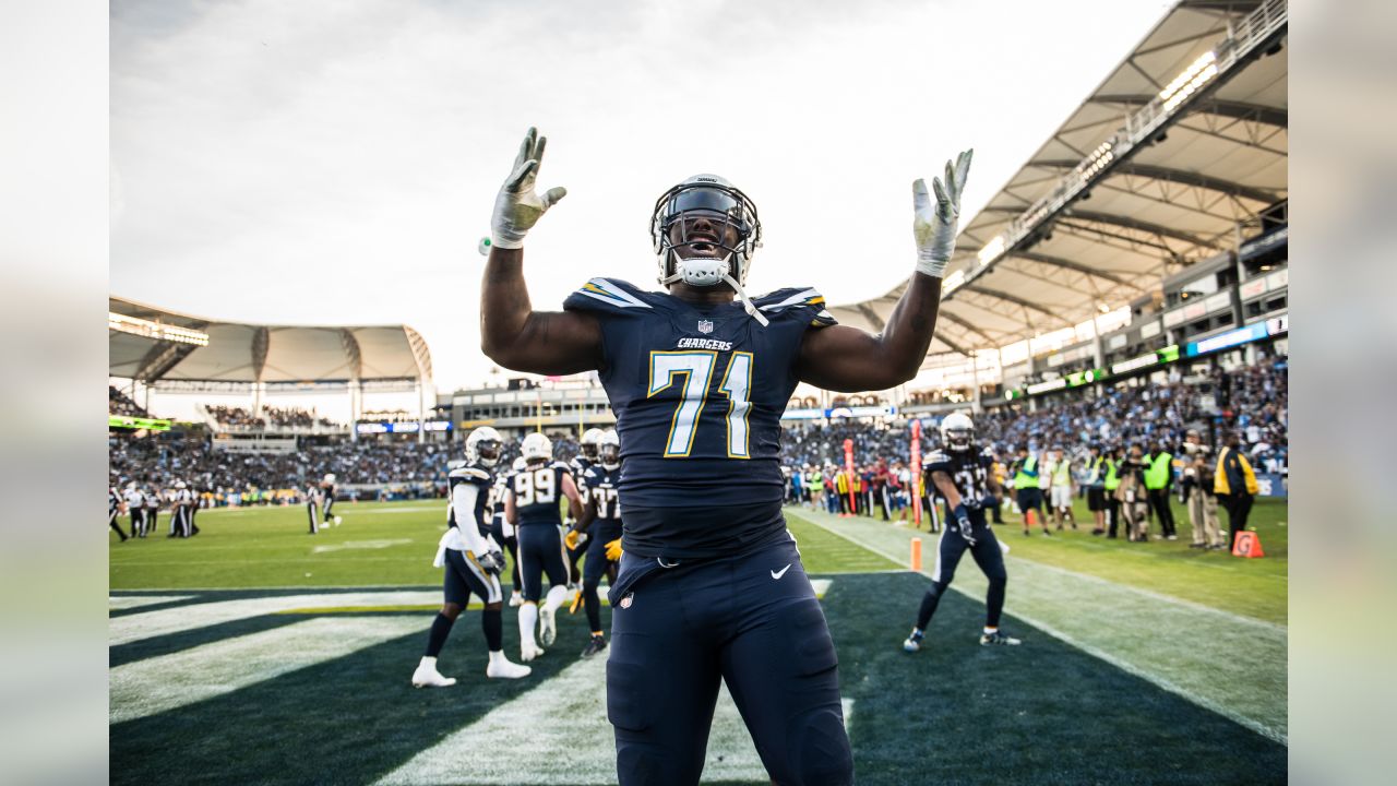 Los Angeles Chargers await OT Rashawn Slater's return